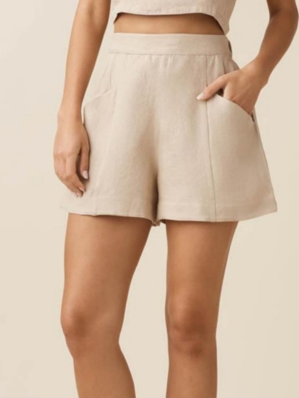 VETTA Linen-Blend High-Waist Relaxed Shorts in Beige